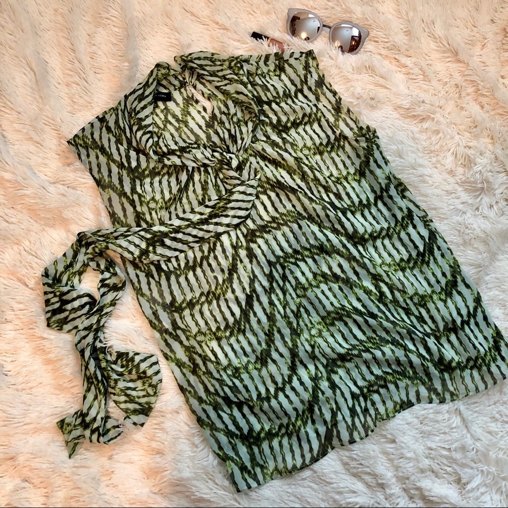 Women’s Jones New York Collection blouse - size 6